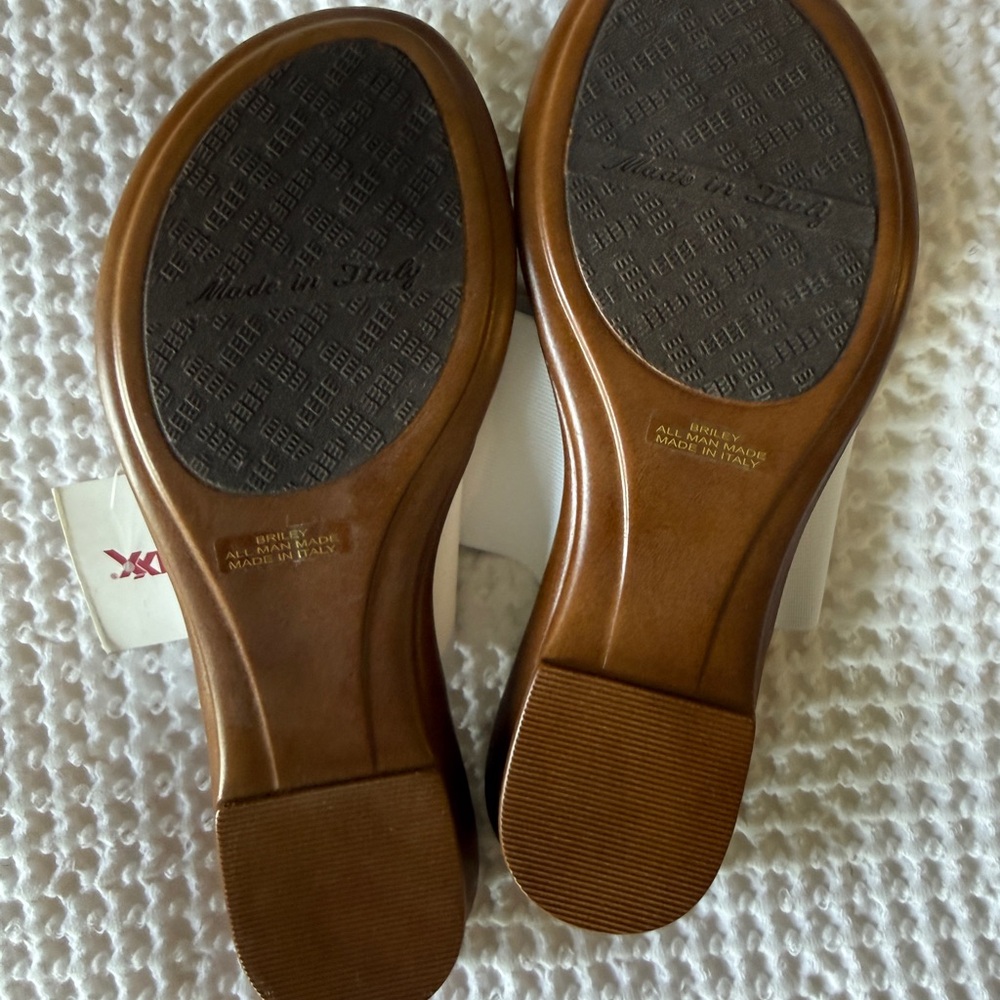 Italian Shoemakers White Thong Slide Sandals | Size 6.5 | NWT - Picture 3 of 3